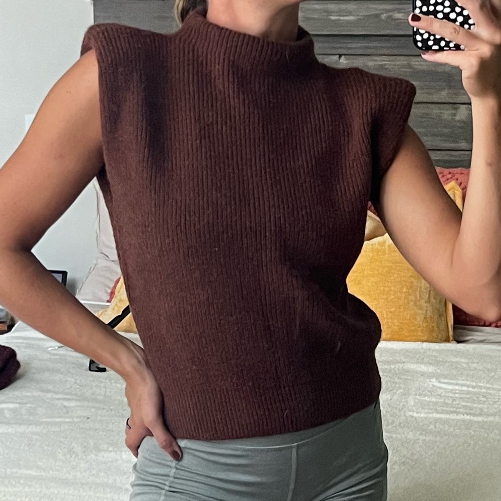KITTENISH SIZE S chocolate brown, structured shirtsleeve sweater.